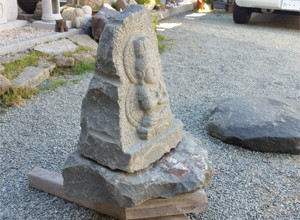 和泉砂岩でつくった仏さま　写真
