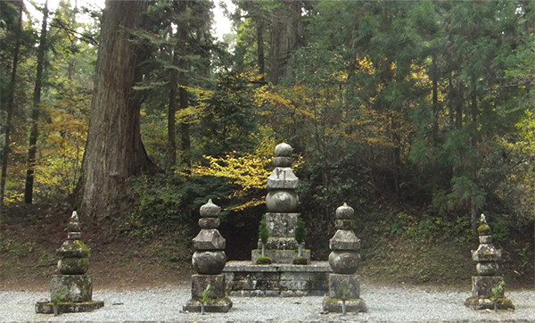 豊臣家墓石